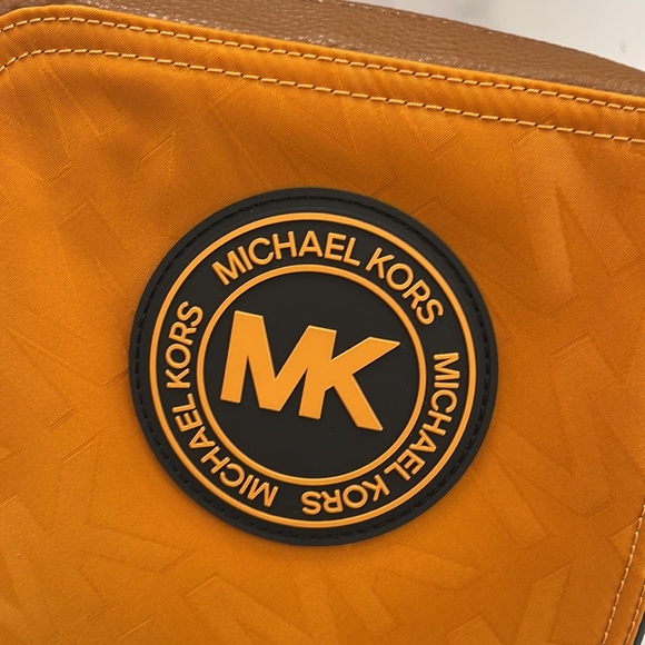 Michael Kors Kent Flight Bag Crossbody Honey Comb - Picture 2 of 16